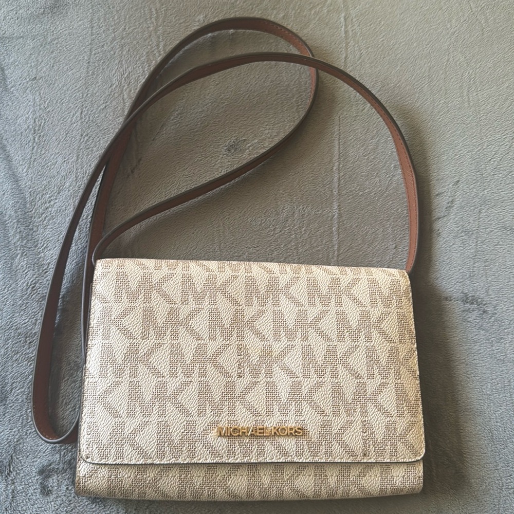 Never been used, Michael Kors Crossbody purse